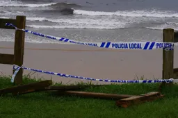 Aangespoeld lichaamsdeel zorgt voor opschudding: politie onderzoekt lugubere vondst