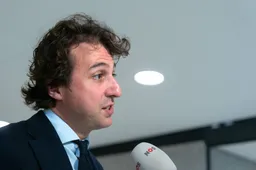 Klaver beschuldigt BBB en PVV van ‘ondermijning democratie’ - linkse paniekcampagne op volle toeren