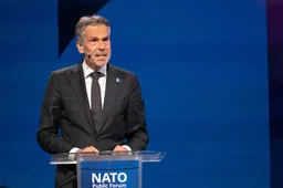 Premier Schoof roept "Slava Ukraini!" – compleet losgeslagen op X