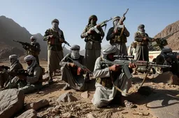 Houthi’s vallen Nederlands vrachtschip aan met raket: twee gewonden, schip zwaar beschadigd