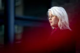 Keijzer boos op het COA om hoog aantal asielzoekers in Ter Apel