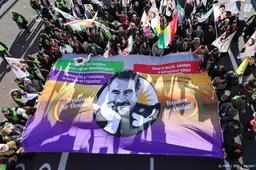 Grote betoging in Keulen voor vrijlating PKK-leider Ocalan