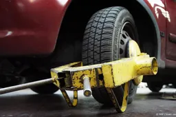 Direct wielklem bij parkeerbon voor Fransen en Polen in Amsterdam