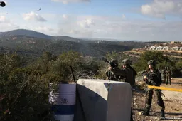 Doden bij gevechten Westoever, kolonisten zetten moskee in brand