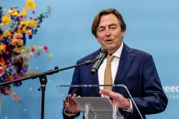 Informateur Wijers stapt op om privé-appjes