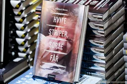 Zoon Noorse kroonprinses verliest zaak, boek blijft in winkels