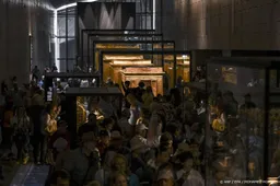 Nieuw Egyptisch museum Caïro overspoeld door bezoekers