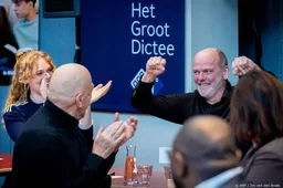 Schrijver Frank van Pamelen winnaar prominenten bij Groot Dictee