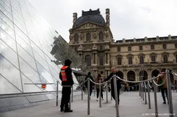 Le Parisien: vierde verdachte juwelenroof Louvre aangehouden