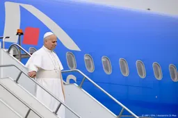 Paus Leo aangekomen in Ankara tijdens eerste buitenlandse reis