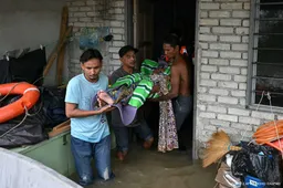 Reddingswerkzaamheden in volle gang na zware overstromingen Azië