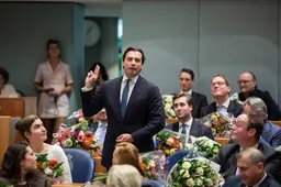 MEESTERZET: Baudet verlaat Tweede Kamer tijdelijk om FVD naar historische monsterzege te leiden