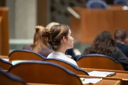 FVD-leider Lidewij de Vos sloopt formatie-dictaat: 'D66 en CDA plegen kiezersbedrog met lastenverzwaringen en open grenzen!'