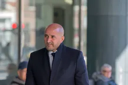 Masker valt af: PvdA-burgemeester Marcouch wil rechters met hoofddoek en valt neutraliteit staat aan - Wierd Duk fileert hem!