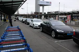 Schiphol in shock: jonge vrouw (21) zwaar mishandeld door taxichauffeur