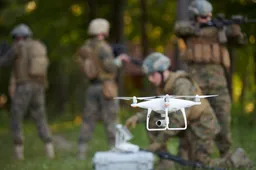 Nederland onder vuur: Drones terroriseren vliegbases Volkel en Eindhoven voor tweede nacht op rij - ‘Jongeren worden geronseld voor sabotage!’