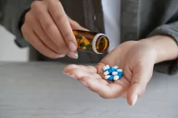 Illegale online medicijnwinkel mogelijk verantwoordelijk voor tientallen sterfgevallen – Nederland faalt opnieuw in toezicht