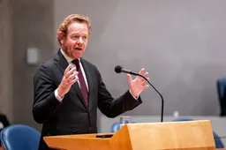 Paniek bij VVD: Minister Van Weel wil gesloopte asielwet doordrukken voor Kerst (maar faalt!)