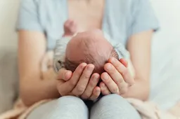 Kraamzorg niet meer gegarandeerd - Nederland faalt zelfs bij de geboorte van nieuw leven