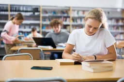 Van stoffige boekenplank tot selfie-spot: hoe TikTok de bieb weer hip maakte