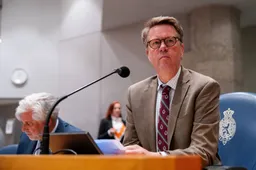 Derksen verdedigt Kamervoorzitter Bosma: “Schandelijk als hij wordt weggestemd vanwege PVV-stempel”