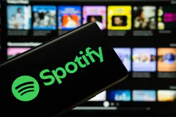 Protestlied 'Wij zeggen nee, nee, nee tegen AZC' plots verdwenen van Spotify en YouTube