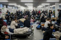 Laffe gemeenten plegen kiezersbedrog: AZC-plannen stiekem over verkiezingen heen getild!