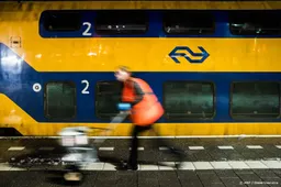Treinhinder bij Zwolle door poging koperdiefstal nog tot middag