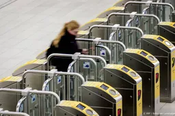 Rover en Translink slepen aanbieder dure ov-kaarten voor rechter