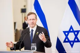 Herzog: denk alleen aan belang Israël bij gratieverzoek Netanyahu