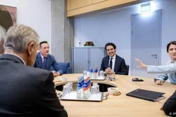 Partijleiders in gesprek met informateur over vervolg formatie