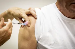Ruim 2,2 miljoen mensen haalden coronaprik, minder dan vorig jaar
