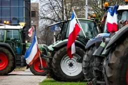 Tientallen boeren en trekkers bij provinciehuis Den Bosch