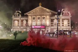 Rookbommen afgestoken bij protesten rond Concertgebouw