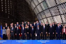 Boeren blokkeren straten in Brussel voor EU-top