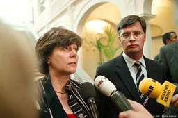 Balkenende verbijsterd over verzwegen onwaarheden rond Hirsi Ali