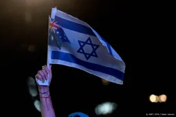 Auto met Chanoeka-bord in brand gestoken in Melbourne