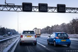 Op diverse wegen ijsvorming in tunnels door krimpende voegen