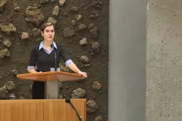 Lidewij de Vos (FVD) woest op Tweede Kamer: ‘Wij zijn niet gekozen als figuranten in een formatiespel!’