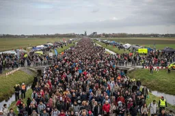 OMVOLKING TOEGEGEVEN? Jan Roos fileert Parool-artikel over 'superdiversiteit': 'Eerst ben je een fascist, nu moet je wennen!'