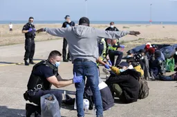 HISTORISCHE DOORBRAAK: Illegaliteit wordt eindelijk strafbaar! Linkse oppositie in zak en as