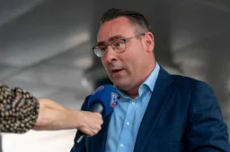 Richard de Mos slaat met vuist op tafel: ‘Het Rijk laat steden stikken, stop met dit wanbeleid!’