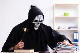 BOMBSHELL: Ghislaine Maxwell eist VRIJSPRAAK wegens 'nieuw bewijs'! Trilt de elite op haar grondvesten?