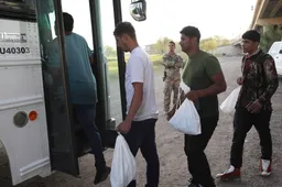 CAPITULATIE IN TER APEL: Gemeenten negeren bevel Keijzer, 'gratis asielbus' blijft rijden!