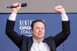 ELON DE GROTE: Musk breekt record met 750 miljard en fileert 'parasiet' Bernie Sanders!