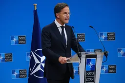 Hypocriete oorlogshitser Rutte waarschuwt voor 'roekeloos' Rusland, maar vergeet dat NAVO zelf al JAREN olie op het vuur gooit!