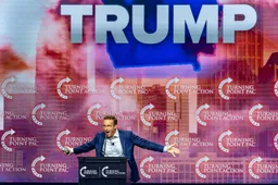 CODE ROOD: Benny Johnson waarschuwt voor Netflix-staatsgreep: ‘De Obama’s krijgen monopolie op hersenspoeling kinderen!’