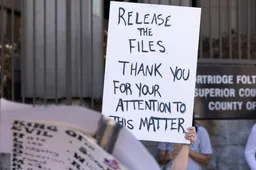 EPSTEIN-BOM GEBARSTEN: Bill Clinton in jacuzzi, Trump vrijgepleit! 300.000 pagina's bewijs online