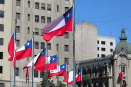 AARDSCHOK IN CHILI: 'Ultra-rechtse' Kast verplettert communisten en grijpt de macht! Linkse media in tranen