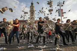 MEDIA-REVOLUTIE: Oude media storten volledig in, X breekt alle records!